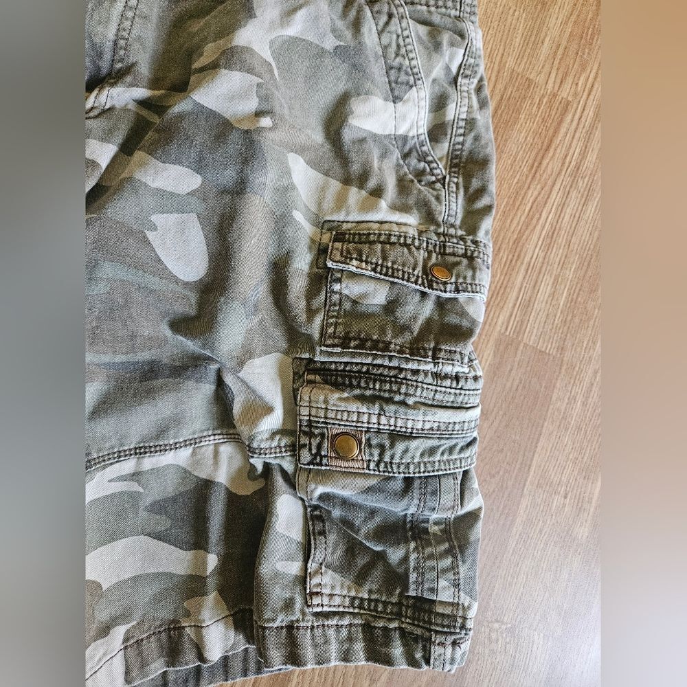 Iron Co. Men's Camouflage Cargo Shorts Size 38 - Picture 2 of 8